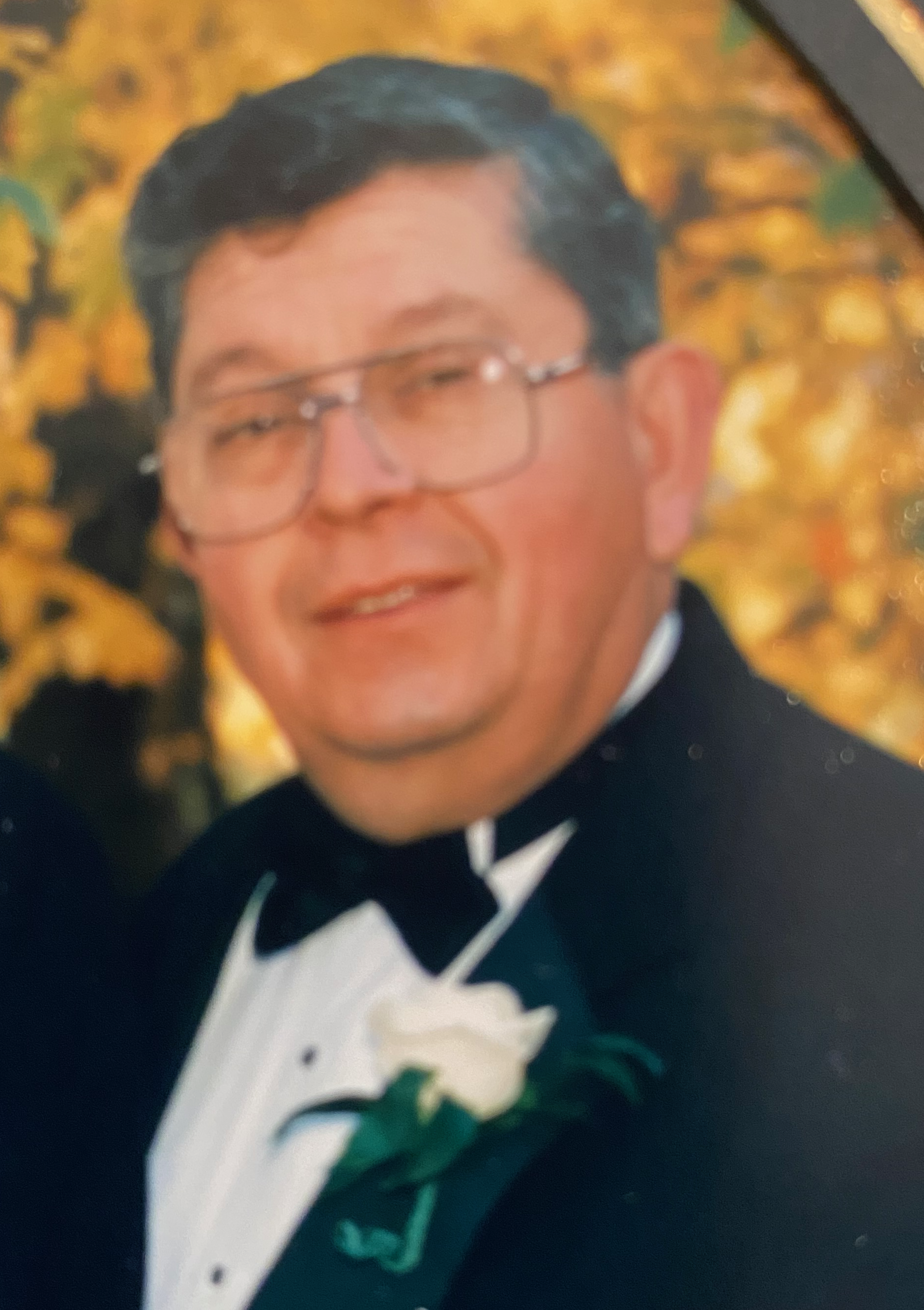 Close up shot of an old man wearing spectacles